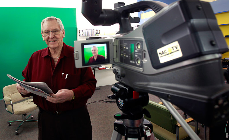 Wayne Glowack/Winnipeg Free Press
Longtime volunteer Ivan Trail is seen in the Neepawa Access Community TV studio in Neepawa.
