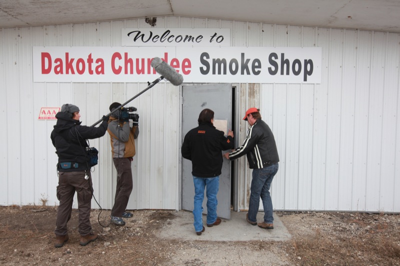 Sale of cheap cigarettes begins at controversial smoke shop – Brandon Sun