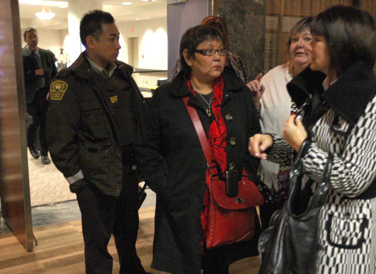 JOE BRYKSA / WINNIPEG FREE PRESS
Delores Chief Abigosis (centre) testified she took Steve Sinclair at his word when he told her on July 6, 2001, that Phoenix was being well cared for by friends.