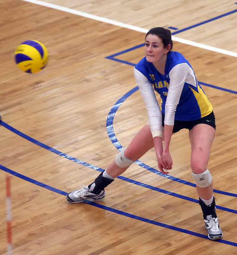 Bruce Bumstead/Brandon Sun
Victoria Dakin passes the ball during Saturday night’s action at BU’s HLC.