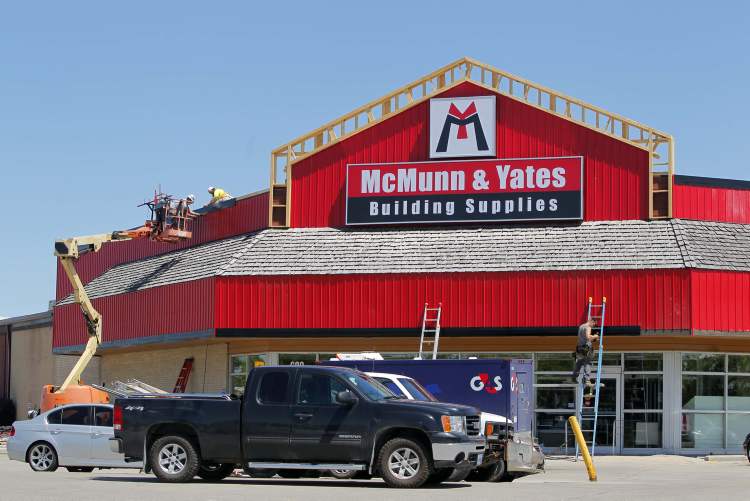 Boris Minkevich / Winnipeg Free Press
McMunn & Yates’ takeover of five McDiarmid Lumber stores — including Pembina Highway — is a natural outgrowth of the companies’ similarities.