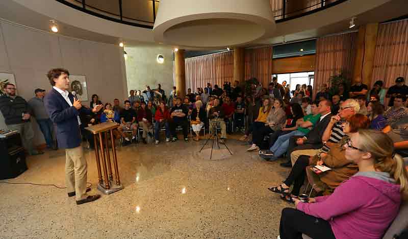 Bruce Bumstead/Brandon Sun
Trudeau addresses audience members at a town hall meeting at Brandon University on Tuesday.