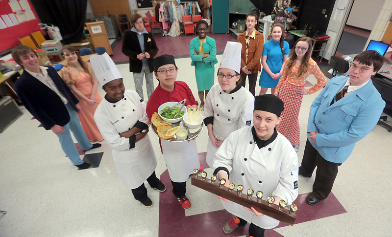 Bruce Bumstead/Brandon Sun
Culinary arts students Amanda Westwood, Sebastian Trout, Breanne Pedlow and Riley Boyd have created a Caesar salad with chicken mousse appetizers, which will be featured in Crocus Plains Regional Secondary School’s dinner theatre production of “I’m Getting Murdered in the Morning” at Grand Valley Church from April 24-26.