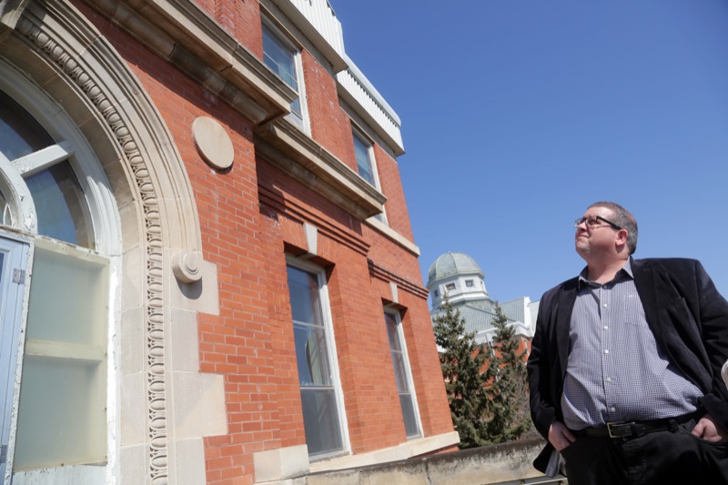 Colin Corneau/Brandon Sun
Assiniboine Community College president Mark Frison leads a tour of the North Hill campus' Parkland building. The college is making plans to develop the main building at the former Brandon Mental Health Centre site.