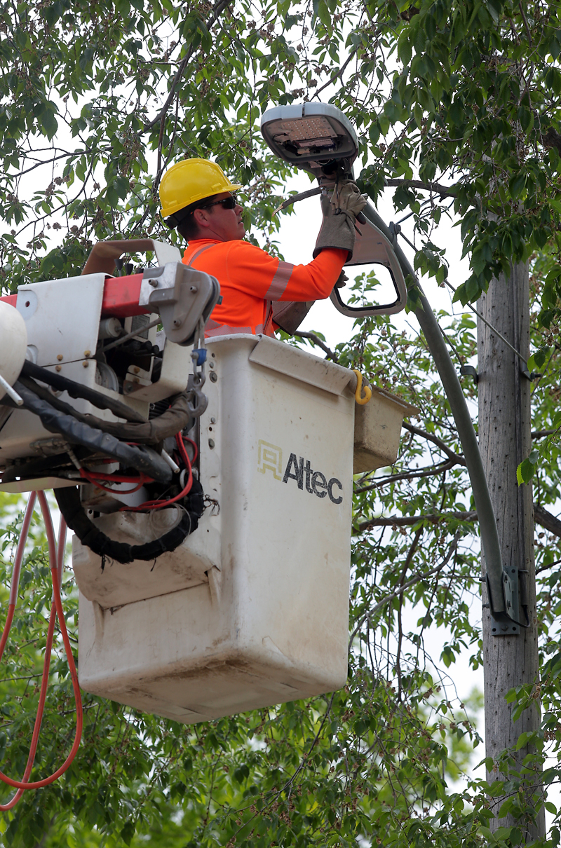 Dozens of streetlights burnedout downtown Brandon Sun
