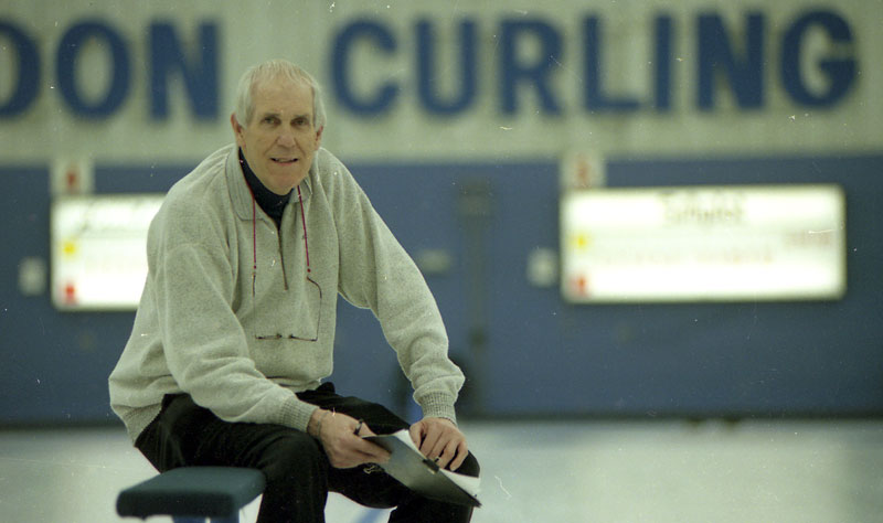 Colin Corneau/Brandon Sun
Don Sumner sits in the Brandon Curling Club in this March 1999 file photo. Sumner, 86, died early Wednesday in Brandon hospital.