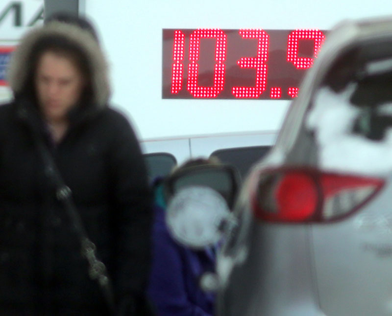 Falling gas prices finally reach local pumps Brandon Sun