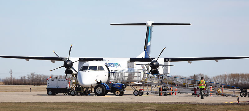 Bruce Bumstead/Brandon Sun
A WestJet Encore flight gets ready to depart from the Brandon Municipal Airport on Saturday. The multimillion-dollar airport expansion project is expected to begin construction this fall.
