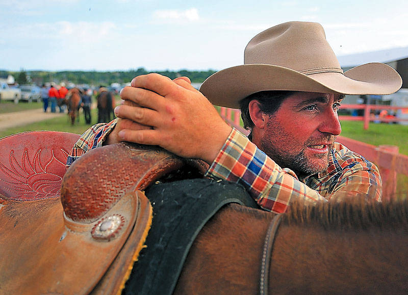 Colin Corneau/Brandon Sun
Terrence Caumartin competes in the Heartland Rodeo event at the Minnedosa Rodeo on Saturday. The event featured a rodeo along with a petting zoo, an evening barbecue and dance.