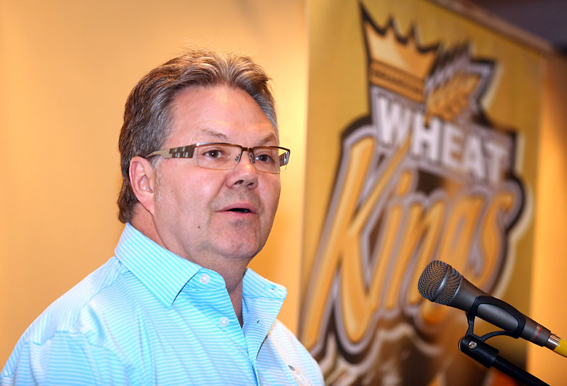 Bruce Bumstead/Brandon Sun
Brandon Wheat Kings head coach/general manager Kelly McCrimmon speaks to the media at the Canad Inns piano bar on Tuesday. The Western Hockey League club will open its training camp a week from today.