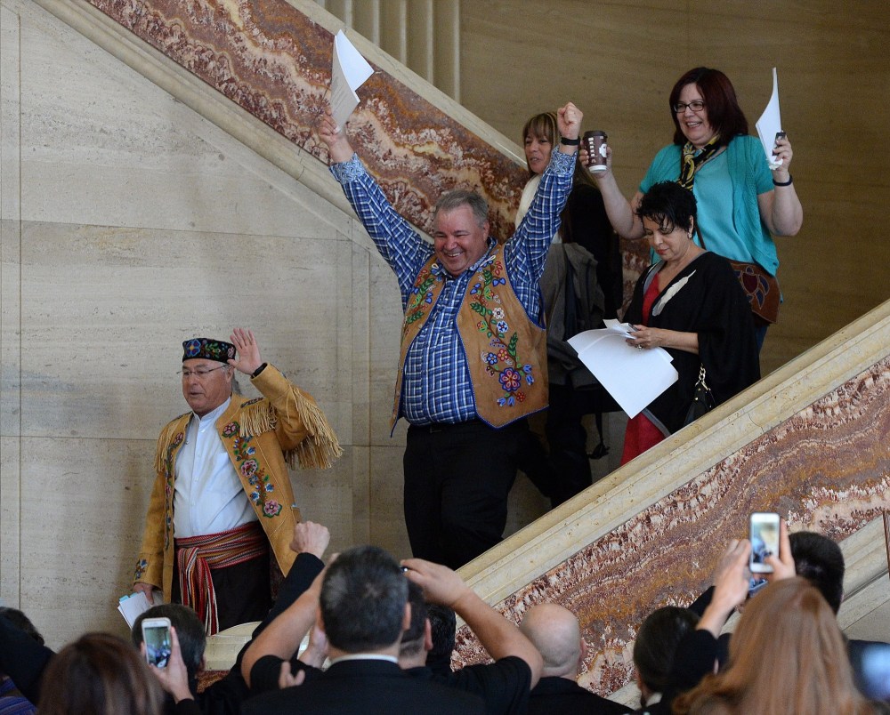Supreme Court rules that Metis, non-status Indians are federal ...