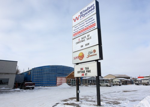 Tim Smith/The Brandon Sun
Brandon’s Windsor Plywood store will soon have a new look on the exterior as well as inside.