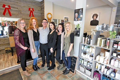 Tim Smith/The Brandon Sun
Sydney Ransom, Meaghan Karrouze, Mo Karrouze, Jenna Karrouze, Kristy Fischer and Alex Park with Hairistocracy and Tranquility Spa at the hair salon on Princess Avenue.