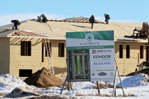 Carpenters work on a condo in Brandon’s south end. (Tim Smith/The Brandon Sun files)