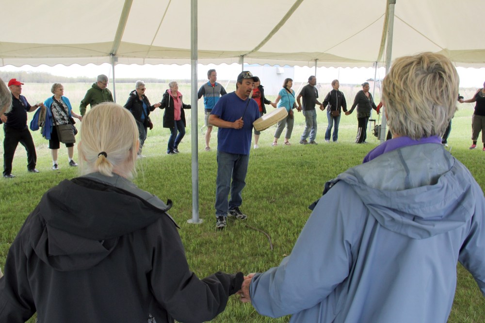 Ian Froese/The Brandon Sun
Doug Hanska, centre, a councillor at Birdtail Sioux First Nation, thanks members from the visiting Presbyterian Church in Canada for visiting their community with an honour song. Members of the Christian denomination from across the country visited the community Saturday to apologize for the hurt their church caused in running the residential school in Birtle.