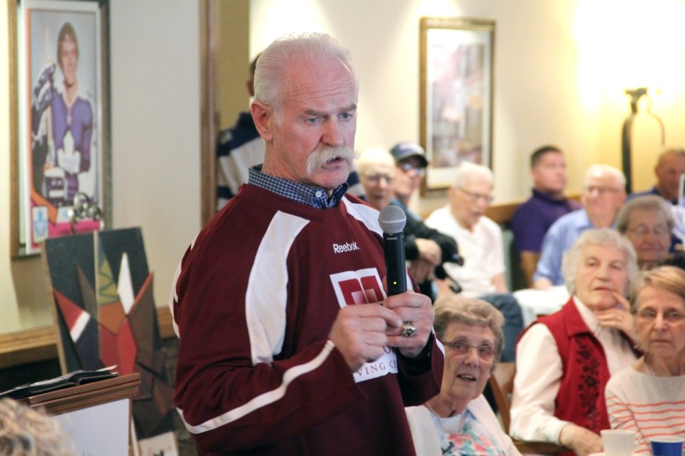 Ian Froese/The Brandon Sun
Former NHL star Lanny McDonald speaks at a fundraiser for the Brandon Regional Health Centre Foundation hosted at the Victoria Landing Retirement Residence on Sunday.