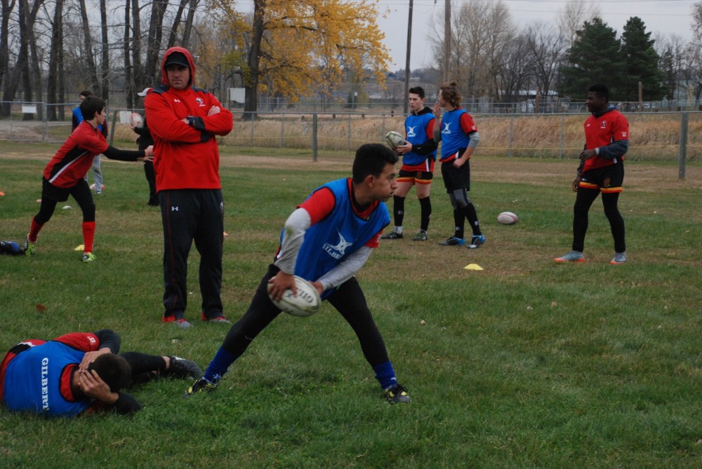 Chris Jaster/The Brandon Sun
Rugby Canada’s co-ordinator of national player development and talent identification Ken Goodland watches players during a ruck exercise at an under-17 boys’ camp for Manitoba and Saskatchewan players at John Reilly Field on Saturday.