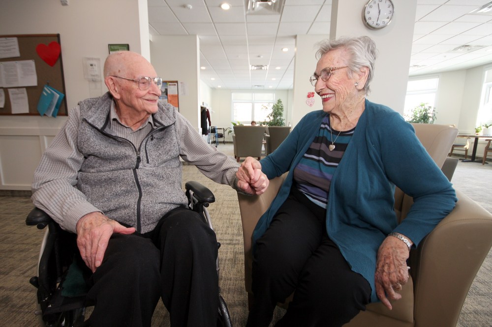 Tyler Clarke/The Brandon Sun
Herb and Margaret Lovstom are pictured in the common space of Rotary Villas at Crocus Gardens, a retirement building in Brandon the two reside in. They met at a dance in Winnipeg 70 years ago and are marking their 66th Valentine’s Day as a married couple.