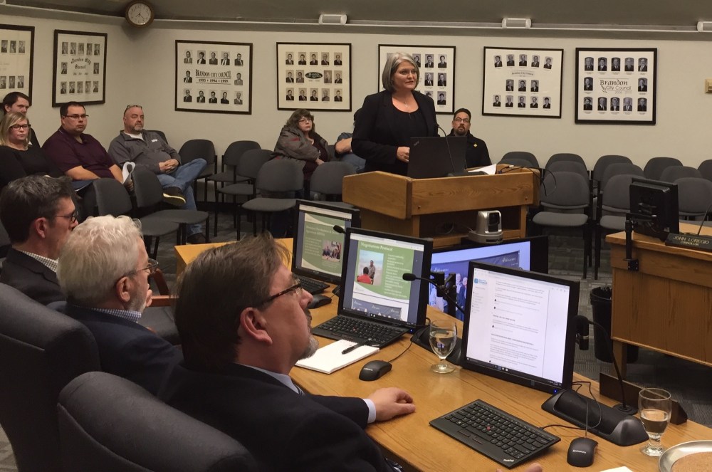 Jillian Austin/The Brandon Sun
Jacqueline East, the City of Brandon’s general manager of development services, presents to council on the municipal development and services agreement between the city and Gambler First Nation during Tuesday night’s meeting.