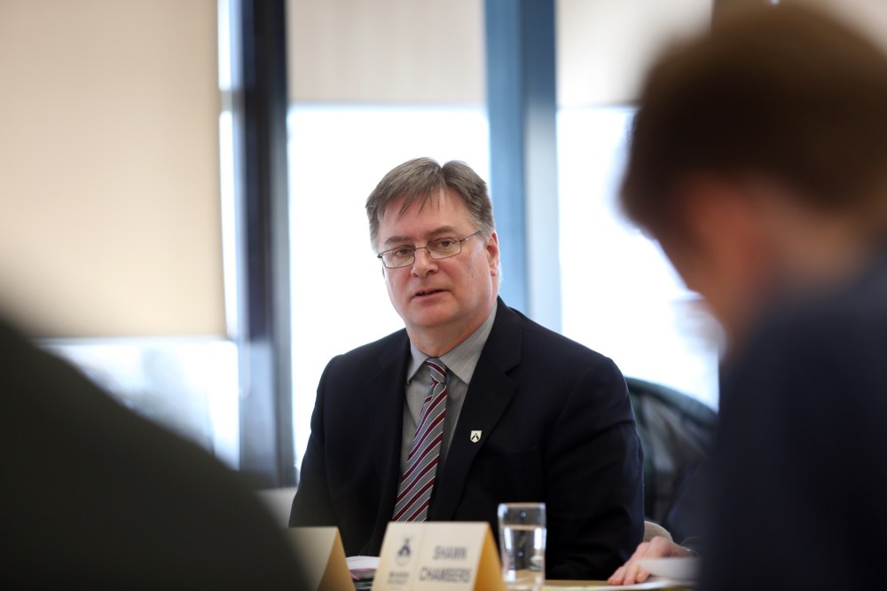 Michael Lee/The Brandon Sun
Brandon University interim president Steve Robinson outlines the financial situation facing the institution during a board of governors meeting at the Health Studies Complex on Saturday.