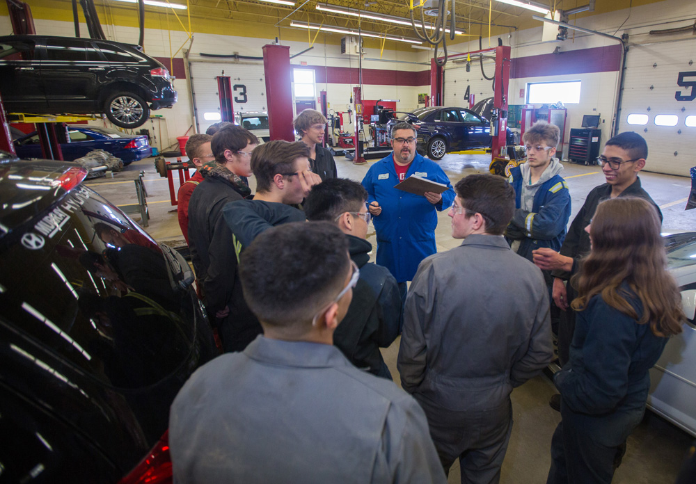 Teacher Trent Sloane preps his students for class at the Crocus Plains Regional Secondary School Automotive Technology classroom Thursday. (Chelsea Kemp/The Brandon Sun)