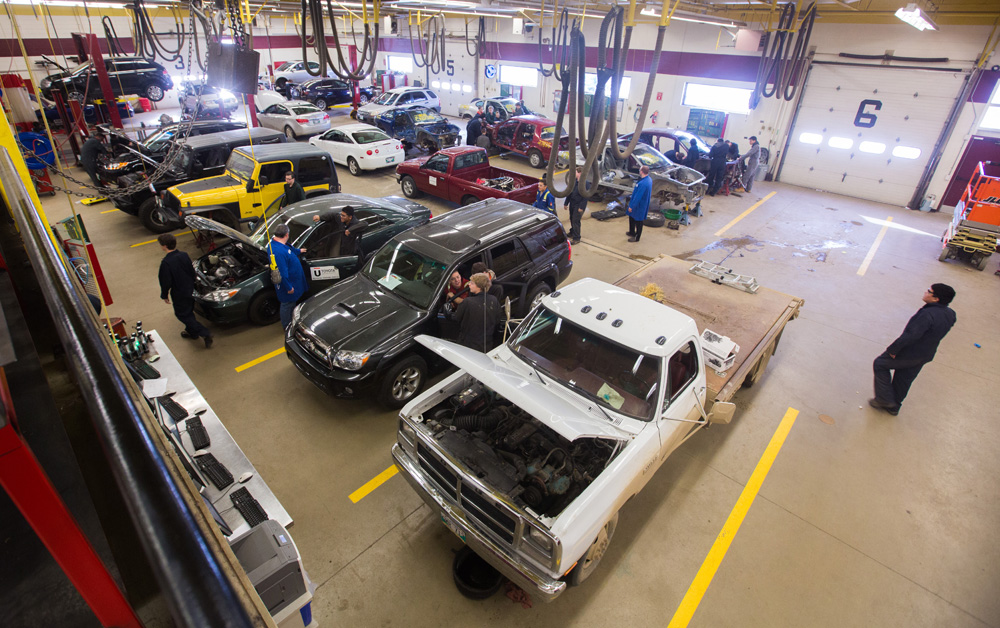 Crocus Plains Regional Secondary School Automotive Technology students are busy as bees in their classroom Thursday. (Chelsea Kemp/The Brandon Sun)