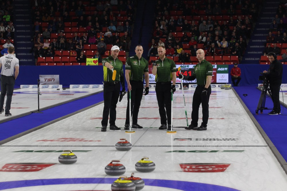 Chris Jaster/The Brandon Sun
Team Northern Ontario discuss a shot during their Tim Hortons Brier semifinal at Westoba Place on Sunday. (Chris Jaster/The Brandon Sun)