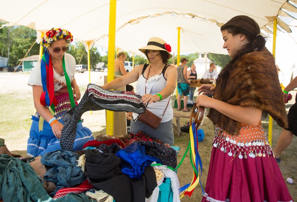 Chelsea Kemp/The Brandon Sun
Cabri Tanchak, left, Darcy Yasieniuk and Rayna Yasieniuk sort through costumes at the Cossack Village at Canada's National Ukrainian Festival in Dauphin on Sunday.