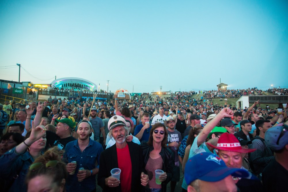 Chelsea Kemp/The Brandon Sun
Fans watch 54-40 perform at Rockin' the Fields on Sunday.
