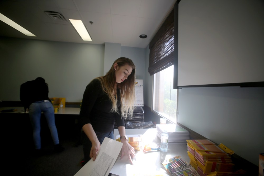 Colin Slark/The Brandon Sun
Paige McKenzie helps organize school supplies being packed up for United Way of Brandon & District's Tools for School campaign on Thursday morning.