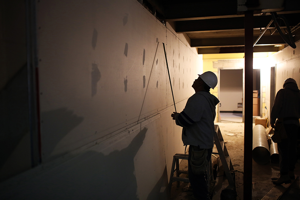Workers renovate a portion of Assiniboine Community College's Victoria Avenue East campus for a new Assiniboine Early Learning Centre on Thursday. (Tim Smith/The Brandon Sun)