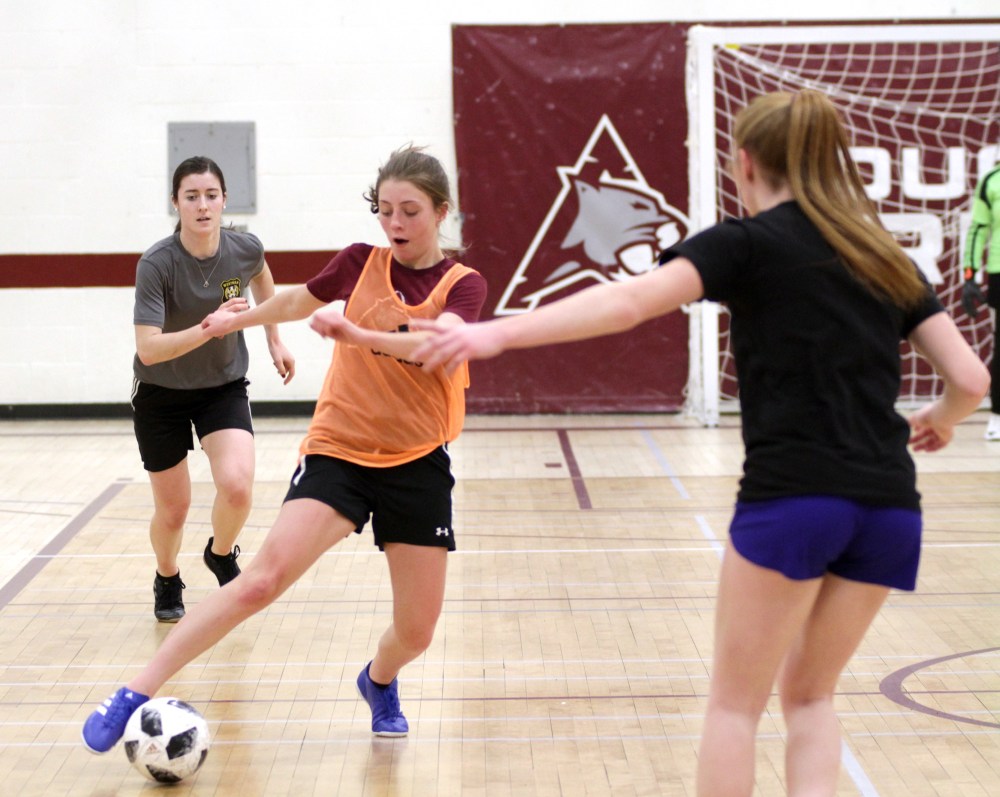 Thomas Friesen/The Brandon Sun
Assiniboine Community College Cougars rookie Katie Brown dribbles against assistant coach Kate Broadhead while Calista Green looks on during women's futsal practice at ACC on Tuesday. Their Manitoba Colleges Athletic Conference season opens with two games on Saturday.