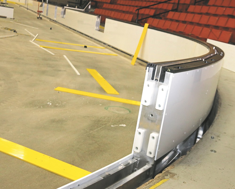Perry Bergson/The Brandon Sun
The new acrylic rink boards system being installed in Westoba Place on Tuesday will be lighter and easier to remove for future events.