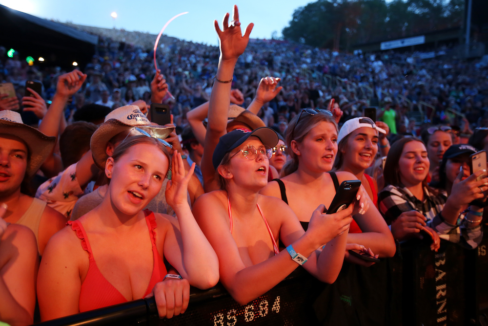 Fans sing along to Old Dominion during the country rock band's headlining set at Dauphin's Countryfest 2019. (Tim Smith/The Brandon Sun)