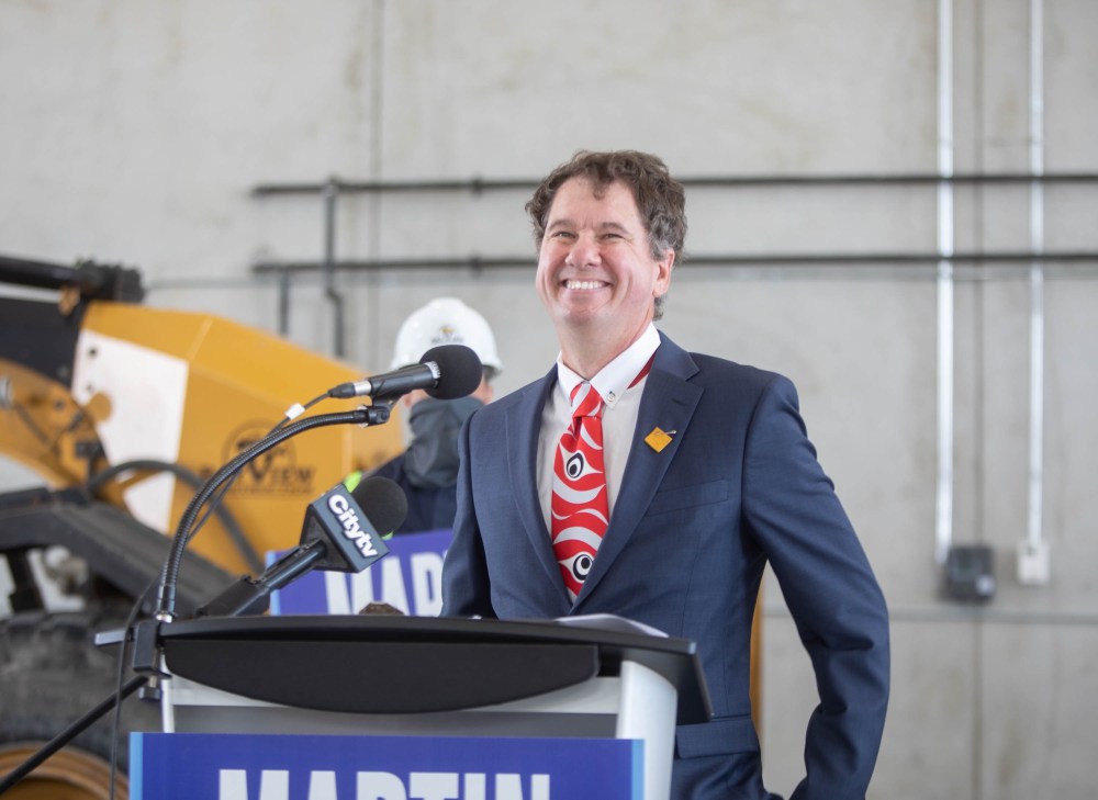 Winnipeg Free Press
Progressive Conservative MLA Shannon Martin announces his run for party's leadership in Oak Bluff on Monday.