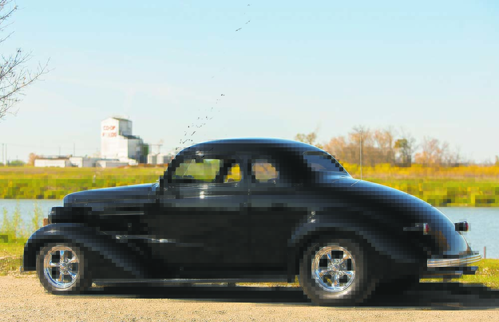 Chelsea Kemp/The Brandon Sun
Cal Jackson's 1937 Chevy Business Coupe Street Rod in Dinsdale Park on Sept. 26.