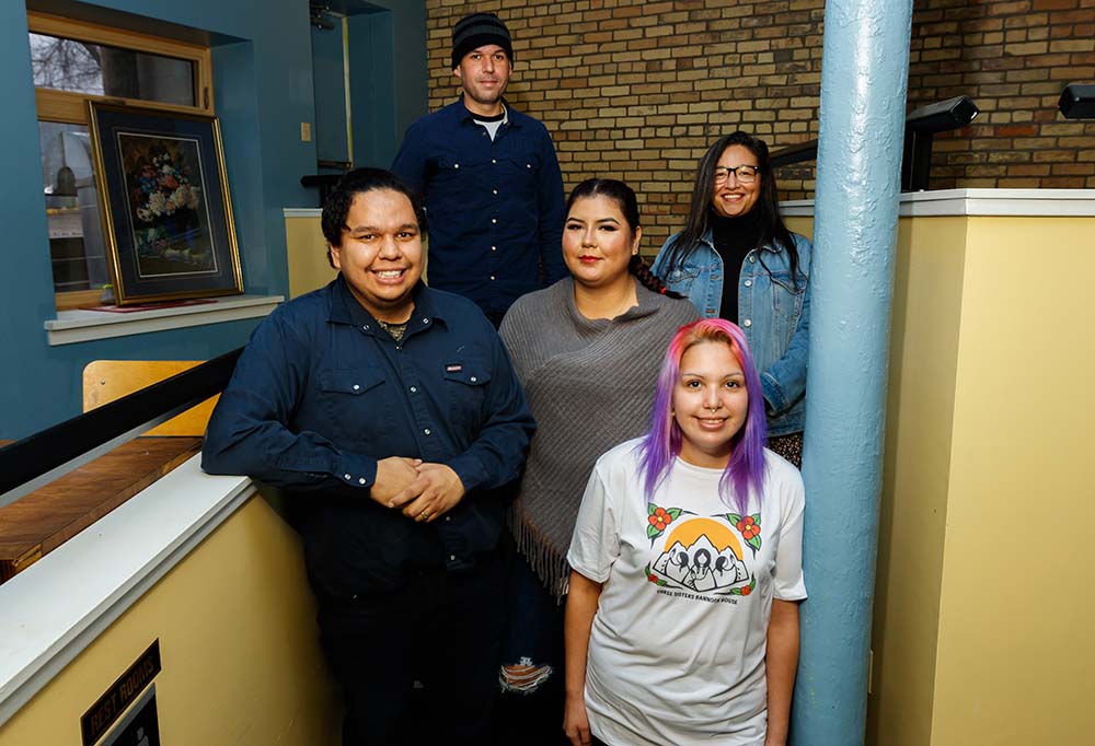 Chelsea Kemp/The Brandon Sun
The Three Sisters Bannock House team Ayshya Houle, Steven Nickie, Giselle Campbell, Caitlin Kennedy and Darian Kennedy.