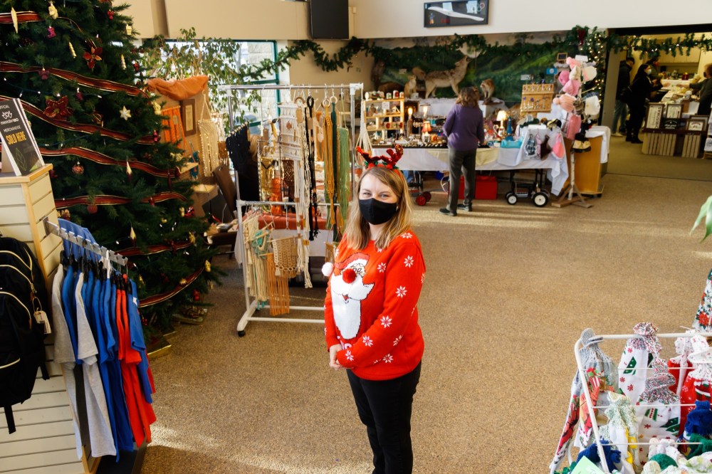 Chelsea Kemp/The Brandon Sun
Riverbank Discovery Centre facility manager Dawn Riddle showcases the sale on Saturday.