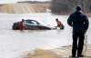 WAYNE.GLOWACKI@FREEPRESS.MB.CA
Const. Guy Farquharson (left), Gordon Giesbrecht brave icy water.