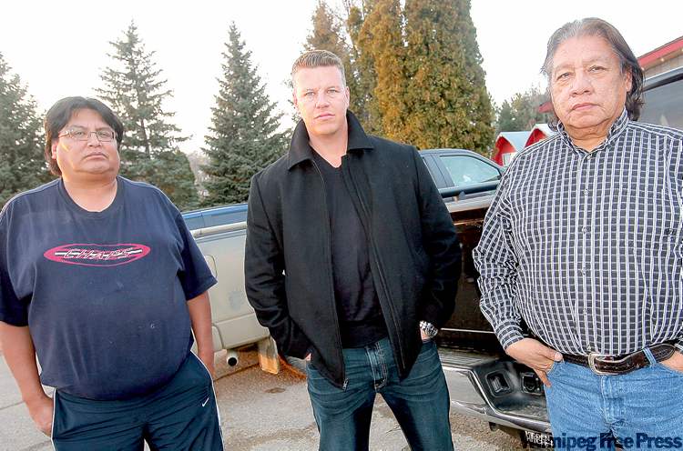 Bruce Bumstead/Brandon Sun
Dakota Plains' Craig Blacksmith (from left), Rob Dickson of the Kahnawake Mohawk Nation and Canupawakpa Chief Frank Brown.