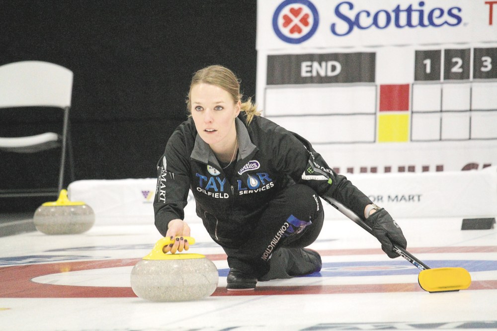 Lucas Punkari/The Brandon Sun
Alyssa Calvert delivers a stone during a practice session at the 2022 Manitoba Scotties Tournament of Hearts at the Carberry Plains Community Centre Tuesday.