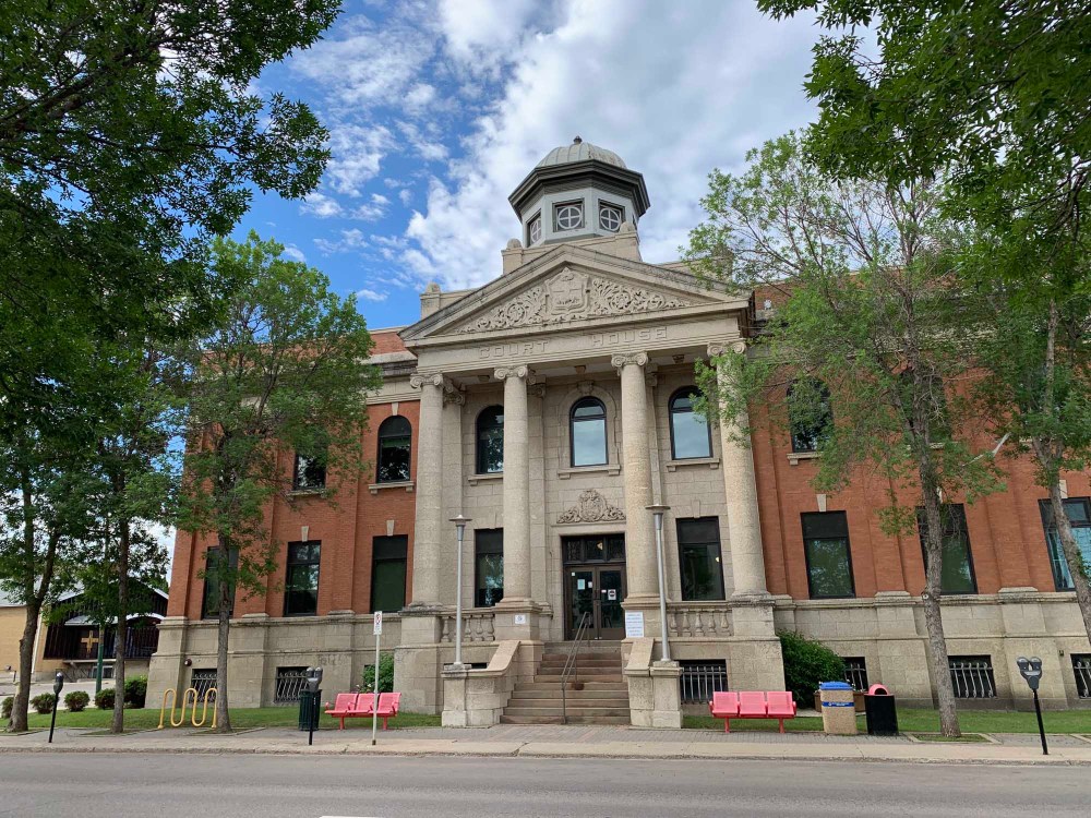 The Brandon courthouse, seen from Princess Avenue. (Matt Goerzen/The Brandon Sun files)