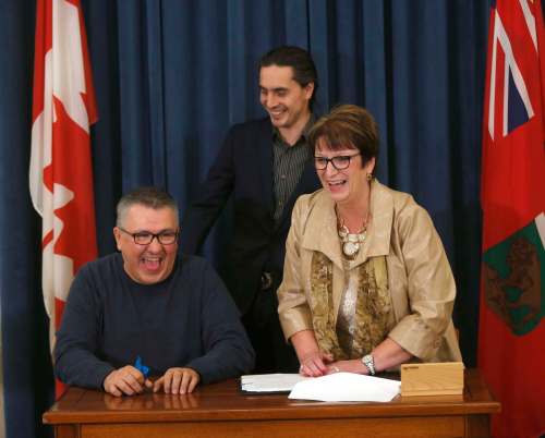 Agassiz Progressive Conservative MLA Eileen Clarke, then Indigenous and Northern Relations minister, is seen with Sayisi Dene First Nation Chief Tony Powderhorn and Assembly of Manitoba Chiefs Grand Chief Arlen Dumas a few years ago. (File)