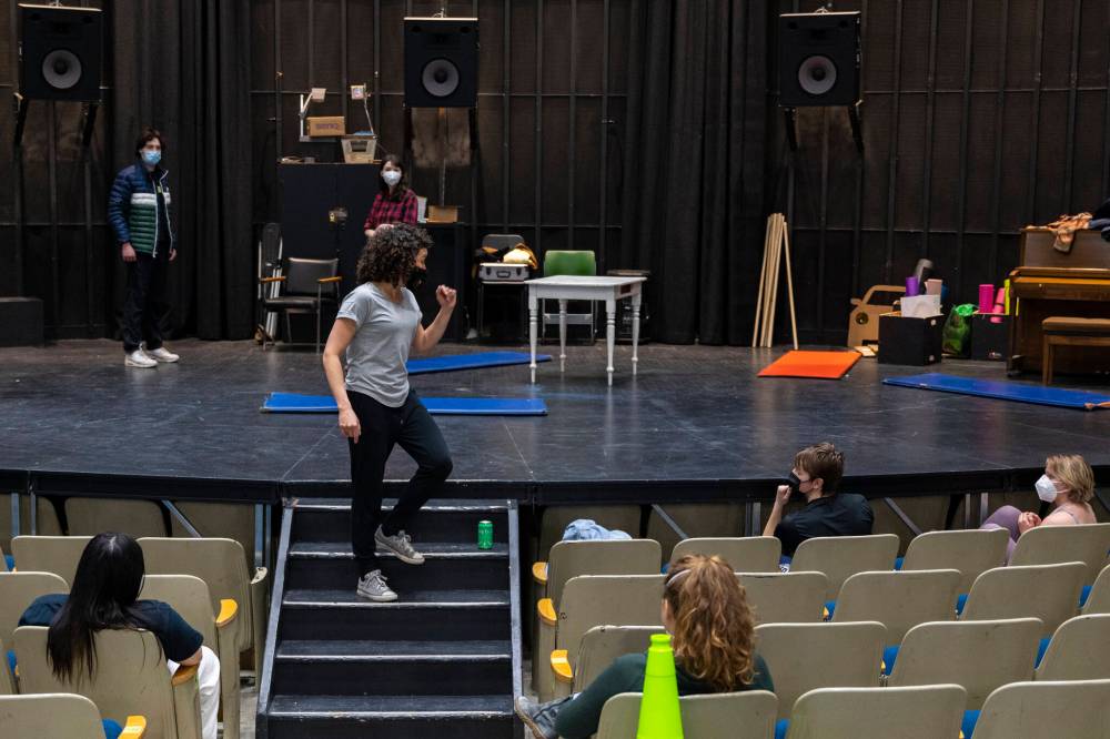 Chelsea Kemp/The Brandon Sun
Jacqueline Loewen leads a stage combat workshop at the Evans Theatre on Saturday.