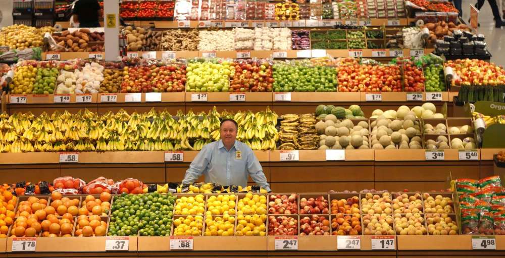 WAYNE GLOWACKI / WINNIPEG FREE PRESS
Jonathan Carroll, vice-president of operations for the Real Canadian Superstore in Manitoba, said the chain is rolling out its click-and-collect service at all locations in the province due to the growing popularity of online shopping.
