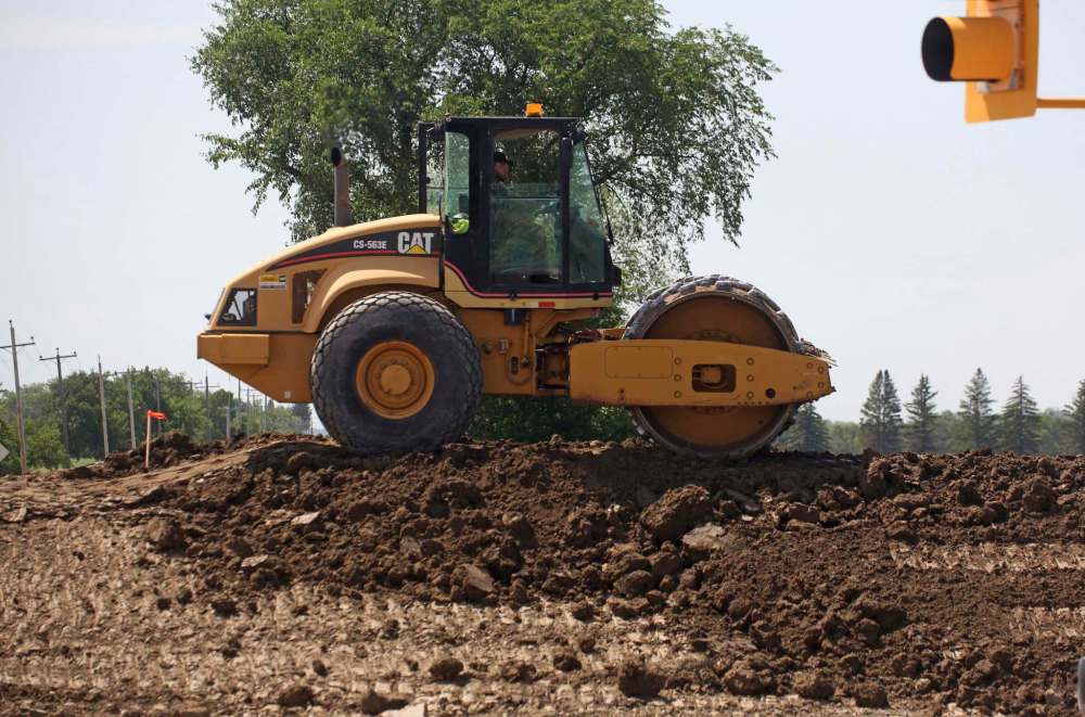 Grand Valley Road dike plug coming out Brandon Sun