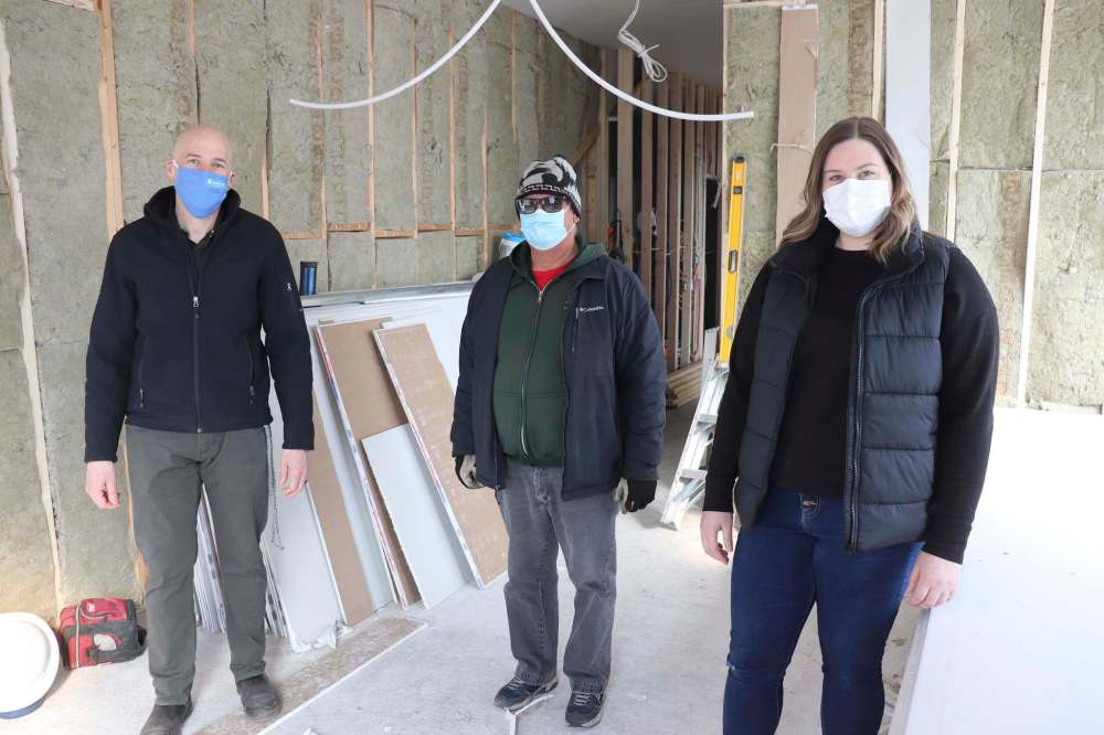 Westman Youth for Christ members Dwayne Dyck, left, and Nikki Pettinger, right, pose for a photo with Brandon Friendship Centre representative Frank Tacan inside 701 Rosser Ave. on Thursday morning. This space is being renovated to accommodate a new Youth Hub site that will provide Westman residents with a one-stop shop for mental health care, addictions services and overall peer support.
(Kyle Darbyson/The Brandon Sun)