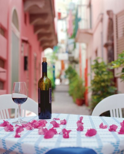 Be cautious when ordering wine by the glass