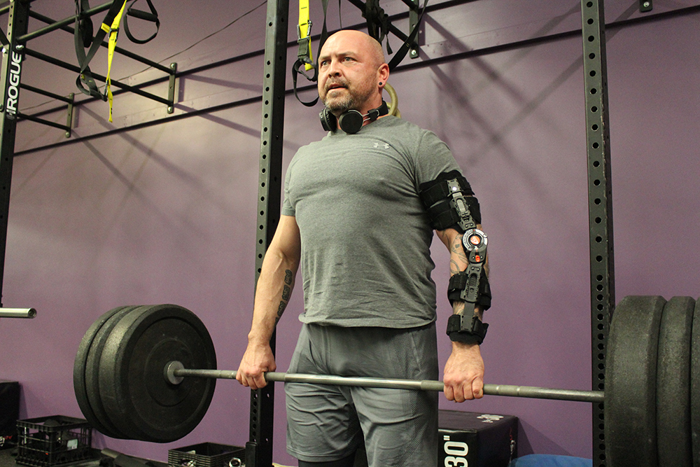 Deadlifts for Dreams organizer Quentin Derhak works out at Brandon's Anytime Fitness gym on Dec. 20, 2019. (Kyle Darbyson/The Brandon Sun)