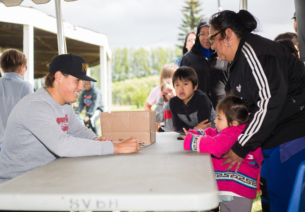 Las Vegas Golden Knights defenceman Zach Whitecloud, left, greets Melodie Ross, 3, and Aledra Ironman at the Dakota Tiwahe Services and Jordan's Principal hosted Sioux Valley Culture Camp on Aug. 27.  (Chelsea Kemp/The Brandon Sun)